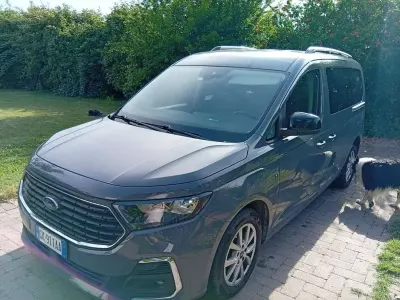 Usata Ford Tourneo Connect Titanium 122 CV (89 kW) 2023 Grigio Monovolume