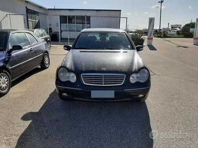 Usata Mercedes C220 143 CV (105 kW) 2000 Nero Berlina