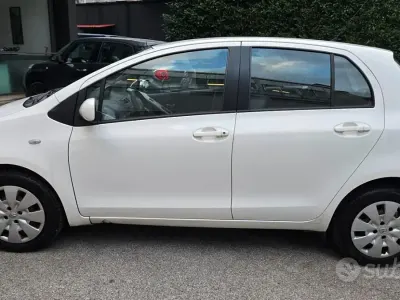 Second-hand Toyota Yaris Sol 100 CP (73 kW) 2009 Alb Hatchback