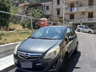 Usata Opel Corsa 85 CV (62 kW) 2012 Grigio Utilitaria