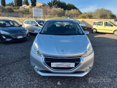Usata Peugeot 208 Allure 82 CV (60 kW) 2014 Grigio Utilitaria