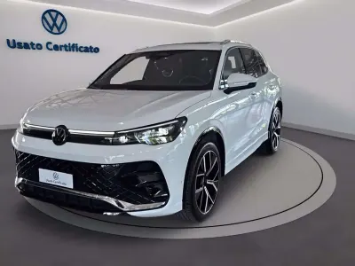 Usata VW Tiguan R-line 150 CV (110 kW) 2024 Bianco SUV