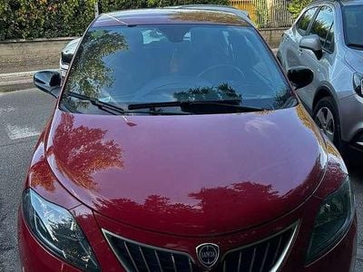 Usata Lancia Ypsilon Silver 69 CV (50 kW) 2023 Rosso Utilitaria