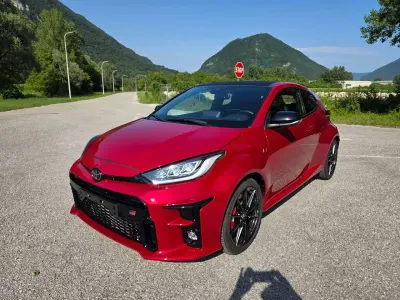 Usata Toyota Yaris 261 CV (191 kW) 2024 3u5 emotional red Utilitaria