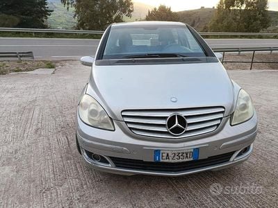 Usata Mercedes B200 140 CV (102 kW) 2010 Grigio Monovolume