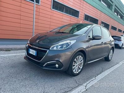 Usata Peugeot 208 Allure 83 CV (61 kW) 2019 Grigio Utilitaria