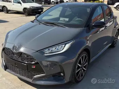 Nuova Toyota Yaris Hybrid Sport 131 CV (96 kW) 2025 Grigio Berlina