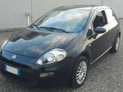 Usata Fiat Grande Punto 69 CV (50 kW) 2015 Blu/azzurro Utilitaria