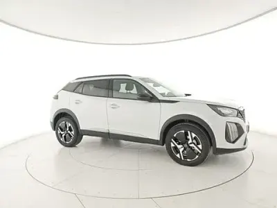 Usata Peugeot 2008 Allure 101 CV (74 kW) 2025 Bianco SUV