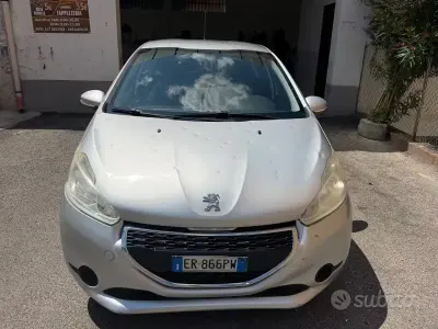 Usata Peugeot 208 Access 82 CV (60 kW) 2013 Grigio Utilitaria