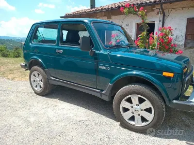 Usata Lada niva 80 CV (58 kW) 2009 Bluazzurro SUV