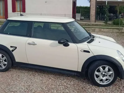 Usata Mini One D Seven 88 CV (64 kW) 2006 Bianco Utilitaria