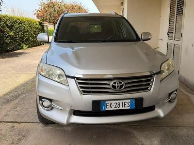 Begagnad Toyota RAV4 150 HK (110 kW) 2011 Grå SUV