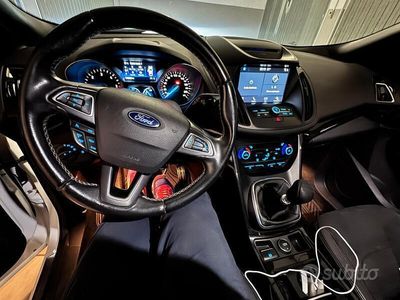 Usata Ford Kuga 120 CV (88 kW) 2017 Bianco SUV