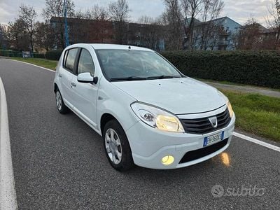 Usata Dacia Sandero 75 CV (55 kW) 2011 Bianco Berlina