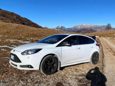 Usata Ford Focus ST 250 CV (183 kW) 2014 Bianco Berlina