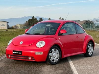 Usata VW New Beetle 116 CV (85 kW) 1999 Rosso Utilitaria