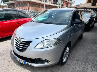 Usata Lancia Ypsilon Gold 69 CV (50 kW) 2015 Argento Utilitaria