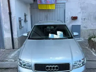 Usata Audi A4 130 CV (95 kW) 2004 Grigio Station wagon