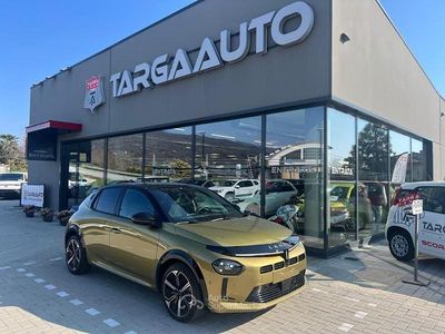 Nuova Lancia Ypsilon 101 CV (74 kW) 2026 Oro Utilitaria