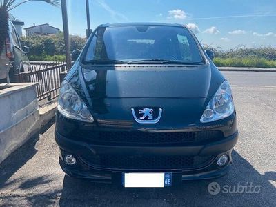 usata Peugeot 1007 1.4 HDi Happy