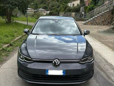 Usata VW Golf VIII Life 116 CV (85 kW) 2020 Grigio Berlina