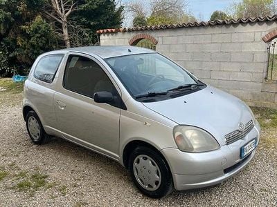 Usata Toyota Yaris 2001 Grigio Berlina
