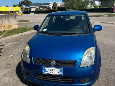 Usata Suzuki Swift 92 CV (67 kW) 2006 Blu Utilitaria