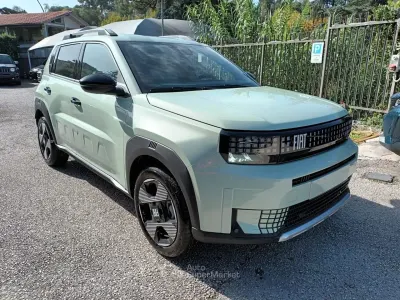 Nuova Fiat Grande Panda La Prima 101 CV (74 kW) 2025 Verde Utilitaria
