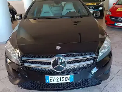 Usata Mercedes A180 109 CV (80 kW) 2014 Nero Berlina