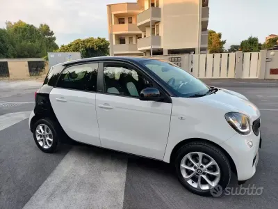 Usata Smart ForFour Passion 71 CV (52 kW) 2015 Bianco Utilitaria