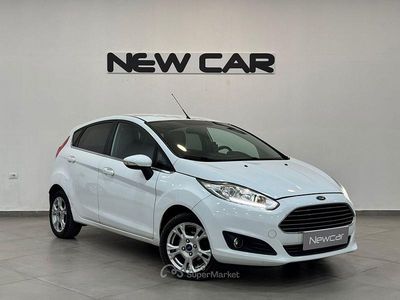 Usata Ford Fiesta Titanium 75 CV (55 kW) 2015 Bianco Utilitaria