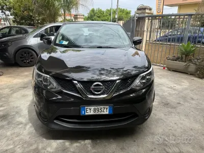 Gebraucht Nissan Qashqai Visia 110 PS (80 kW) 2015 Schwarz SUV