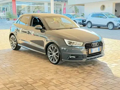 Usado Audi A1 Design 90 CV (66 kW) 2018 Gris Berlina