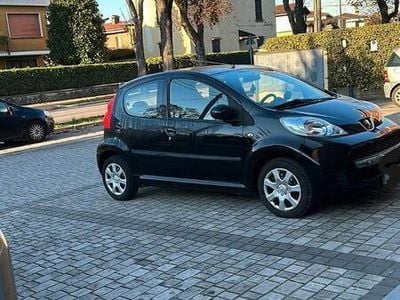Usata Peugeot 107 68 CV (50 kW) 2011 Nero Utilitaria