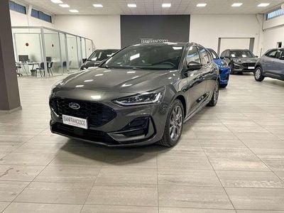 Grigio Usata 2023 Ford Focus ST-Line Berlina | 17.900 € (Buon prezzo)