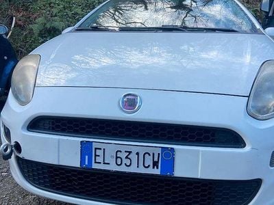 Usata Fiat Grande Punto 75 CV (55 kW) 2009 Bianco Utilitaria