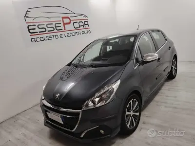 Usata Peugeot 208 Allure 82 CV (60 kW) 2017 Grigio Utilitaria
