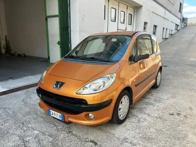 Usata Peugeot 1007 73 CV (53 kW) 2005 Arancione Monovolume