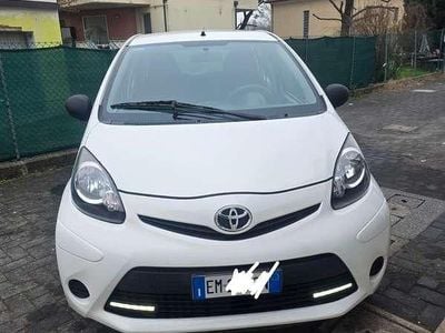 Usata Toyota Aygo Connect Style 68 CV (50 kW) 2012 Bianco Utilitaria