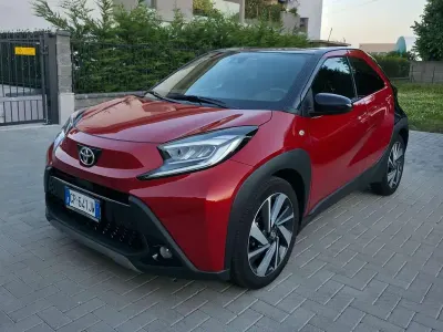 Usata Toyota Aygo X Lounge 72 CV (52 kW) 2023 Rosso SUV