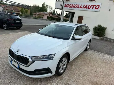 Usata Skoda Octavia Executive 116 CV (85 kW) 2022 Bianco Station wagon