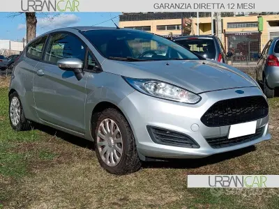 Usata Ford Fiesta 75 CV (55 kW) 2013 Grigio Berlina