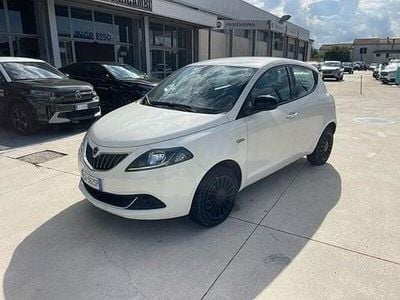 Usata Lancia Ypsilon Silver 70 CV (51 kW) 2022 Bianco Utilitaria