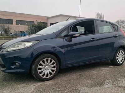 Usata Ford Fiesta Titanium 82 CV (60 kW) 2010 Blu Utilitaria