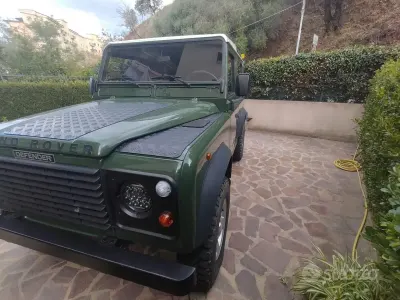 Usata Land Rover Defender 68 CV (50 kW) 1994 Verde SUV