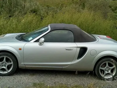 Usata Toyota MR2 140 CV (102 kW) 2000 Grigio Cabrio