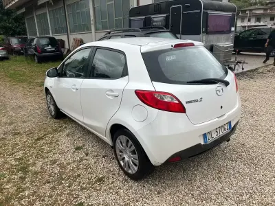Begagnad Mazda 2 75 HK (55 kW) 2008 Vit Halvkombi