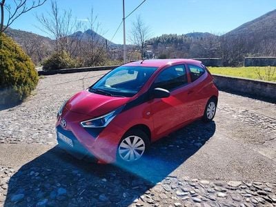 Usata Toyota Aygo 69 CV (50 kW) 2018 Rosso Utilitaria