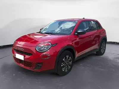 Nuova Fiat 600 100 CV (73 kW) 2025 Rosso SUV